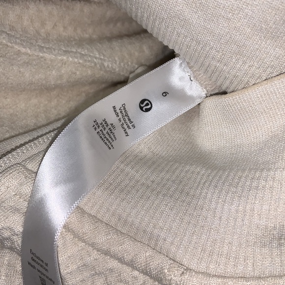Lululemon Athletica Engineered Warmth Half-Zip - Picture 2 of 9